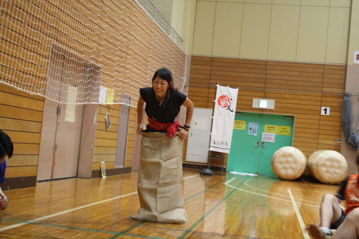 みのむし競走 参加者全員が楽しめるチームビルディングがしたいなら社内運動会 Com